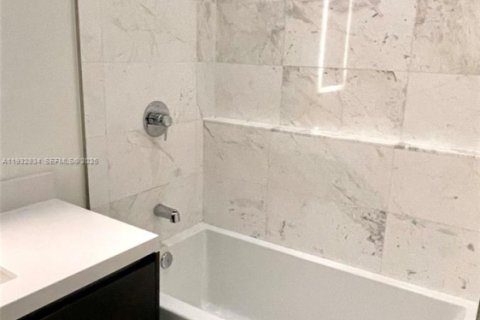 Condominio en venta en Miami, Florida, 2 dormitorios, 102.29 m2 № 1991674 - foto 26