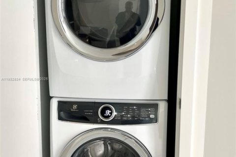 Condominio en venta en Miami, Florida, 2 dormitorios, 102.29 m2 № 1991674 - foto 28