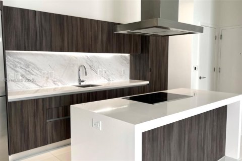 Condominio en venta en Miami, Florida, 2 dormitorios, 102.29 m2 № 1991674 - foto 2