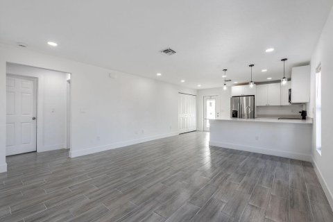 Villa ou maison à louer à Stuart, Floride: 3 chambres, 108.42 m2 № 2168860 - photo 9