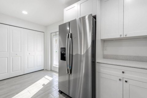 Villa ou maison à louer à Stuart, Floride: 3 chambres, 108.42 m2 № 2168860 - photo 7