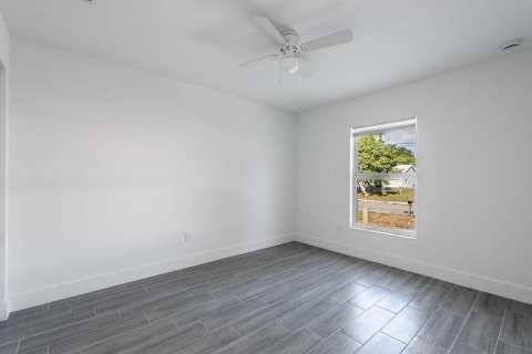 Villa ou maison à louer à Stuart, Floride: 3 chambres, 108.42 m2 № 2168860 - photo 12