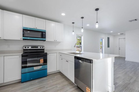 Villa ou maison à louer à Stuart, Floride: 3 chambres, 108.42 m2 № 2168860 - photo 6