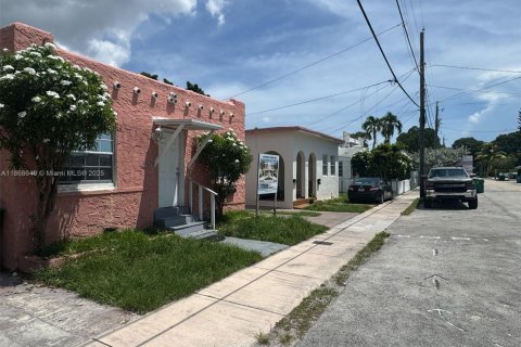 Propiedad comercial en venta en Miami, Florida, 164.53 m2 № 1896585 - foto 16