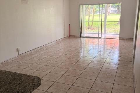 Condo in Margate, Florida, 2 bedrooms № 2083805 - photo 5