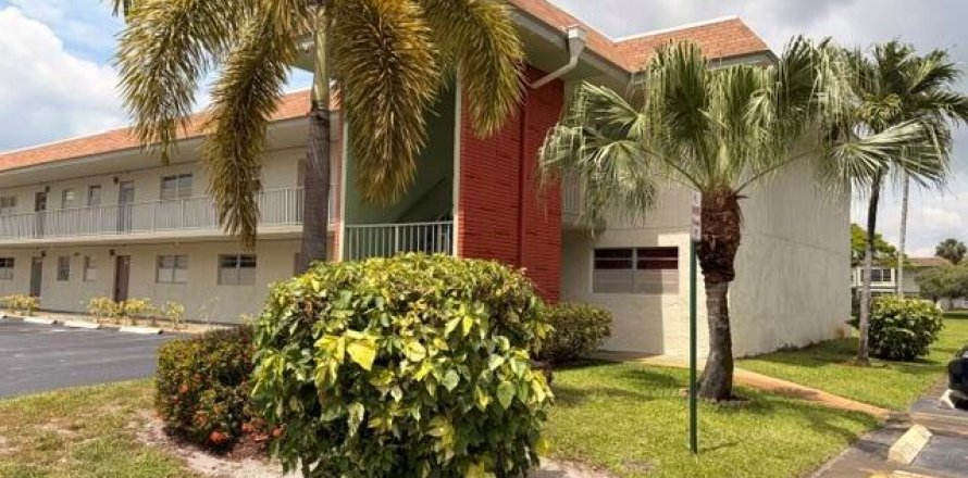 Condo in Margate, Florida, 2 bedrooms № 2083805