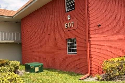Condo in Margate, Florida, 2 bedrooms № 2083805 - photo 2