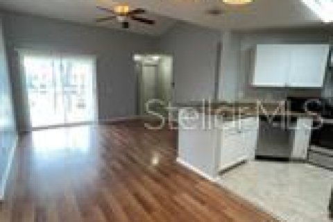 Condominio en alquiler en Lake Mary, Florida, 3 dormitorios, 102.19 m2 № 2116404 - foto 5