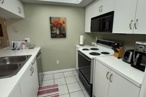 Купить кондоминиум в Хайполюксо, Флорида 2 спальни, 71.35м2, № 1979335 - фото 11