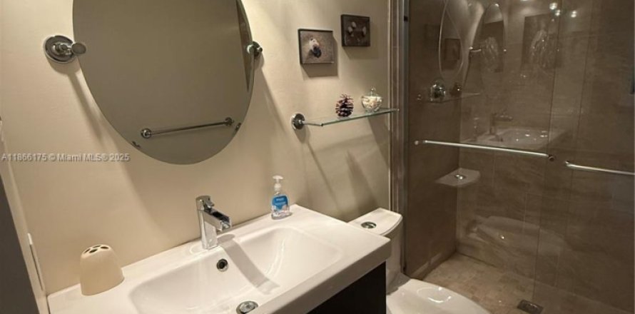 Кондоминиум с 2 спальнями в Хайполюксо, Флорида № 1979335