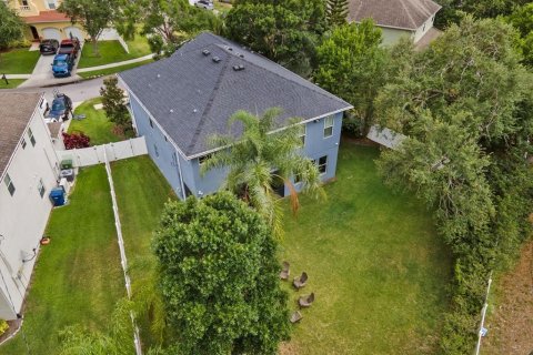 Casa en alquiler en Tampa, Florida, 4 dormitorios, 318.84 m2 № 2116288 - foto 3