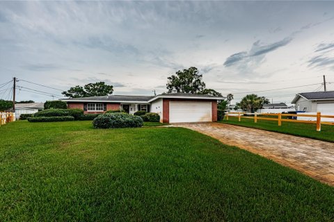 Casa en venta en Saint Petersburg, Florida, 3 dormitorios, 153.29 m2 № 1898773 - foto 1