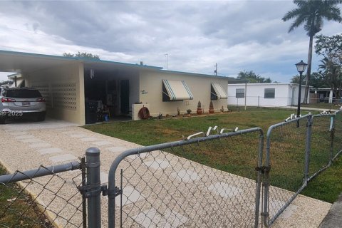 House in Homestead, Florida 2 bedrooms, 75.34 sq.m. № 1698901 - photo 2