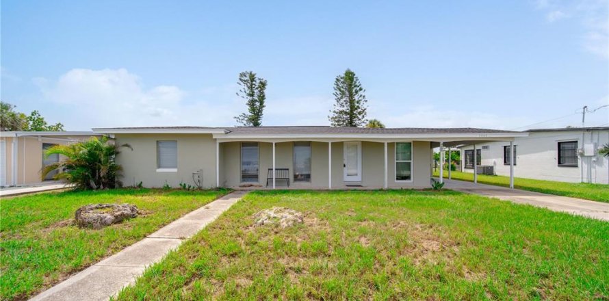 Casa en Port Charlotte, Florida 3 dormitorios, 160.35 m2 № 1842133