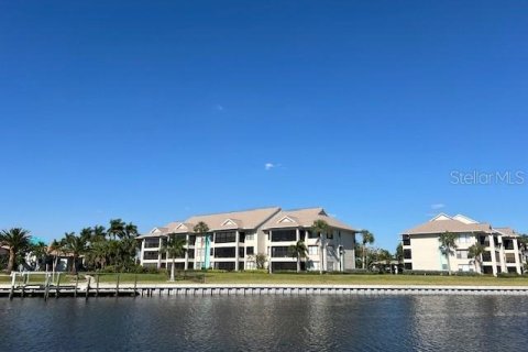 Copropriété à louer à Punta Gorda, Floride: 2 chambres, 140.84 m2 № 393633 - photo 2