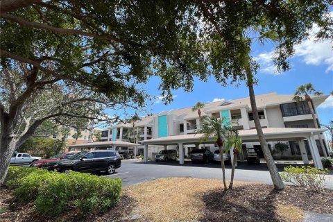 Copropriété à louer à Punta Gorda, Floride: 2 chambres, 140.84 m2 № 393633 - photo 1