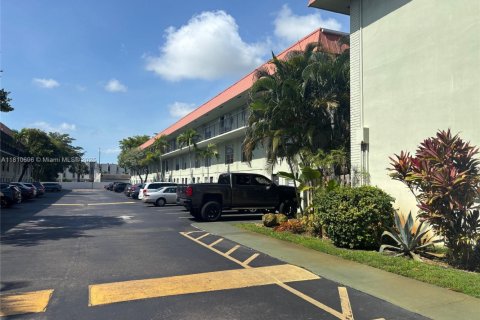 Copropriété à vendre à Oakland Park, Floride: 2 chambres, 92.9 m2 № 1875270 - photo 1