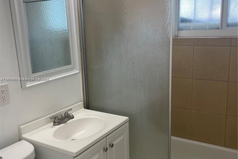 Villa ou maison à louer à Miami, Floride: 3 chambres, 84.73 m2 № 1960897 - photo 11