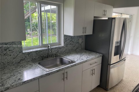 Villa ou maison à louer à Miami, Floride: 3 chambres, 84.73 m2 № 1960897 - photo 8