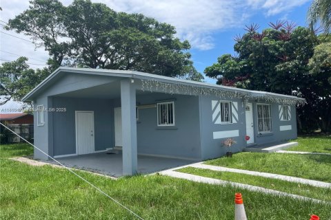 Villa ou maison à louer à Miami, Floride: 3 chambres, 84.73 m2 № 1960897 - photo 3