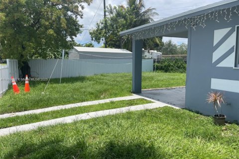 Villa ou maison à louer à Miami, Floride: 3 chambres, 84.73 m2 № 1960897 - photo 4