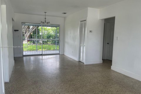 Villa ou maison à louer à Miami, Floride: 3 chambres, 84.73 m2 № 1960897 - photo 10