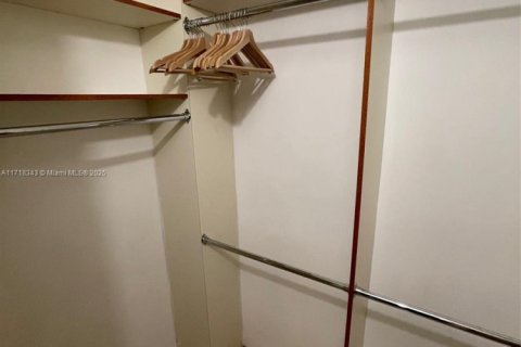 Condo in Miami, Florida, 3 bedrooms  № 1471720 - photo 11
