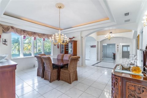 House in Merrit Island, Florida 5 bedrooms, 493.13 sq.m. № 1873660 - photo 12