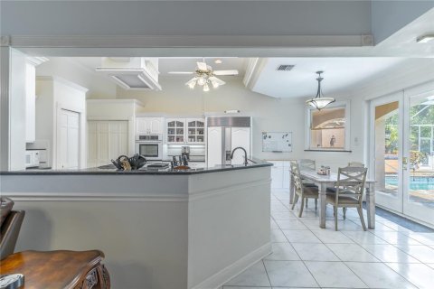 House in Merrit Island, Florida 5 bedrooms, 493.13 sq.m. № 1873660 - photo 17