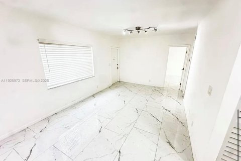 Снять в аренду кондоминиум в Холливуд, Флорида 1 спальня, 55.74м2, № 1987957 - фото 2