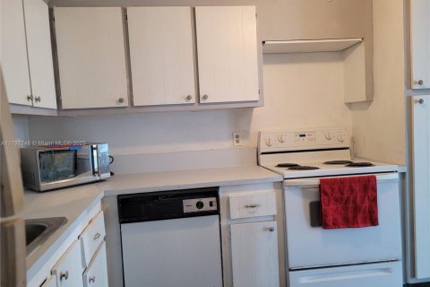 Condo in North Miami Beach, Florida, 1 bedroom  № 1761627 - photo 6