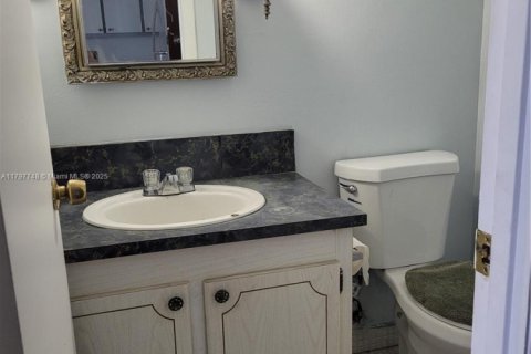 Condo in North Miami Beach, Florida, 1 bedroom  № 1761627 - photo 12