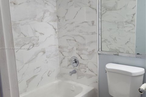 Condo in North Miami Beach, Florida, 1 bedroom  № 1761627 - photo 10