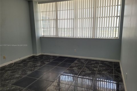 Condo in North Miami Beach, Florida, 1 bedroom  № 1761627 - photo 7