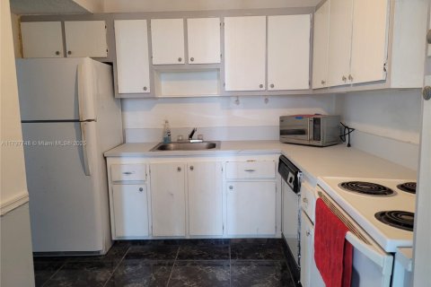Condo in North Miami Beach, Florida, 1 bedroom  № 1761627 - photo 5