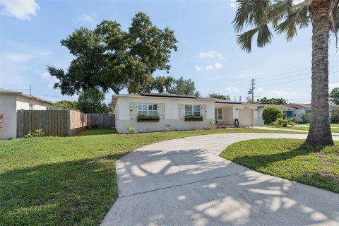House in Saint Petersburg, Florida 2 bedrooms, 94.67 sq.m. № 2405111 - photo 2