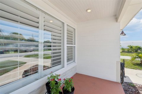 House in Saint Petersburg, Florida 2 bedrooms, 94.67 sq.m. № 2405111 - photo 11