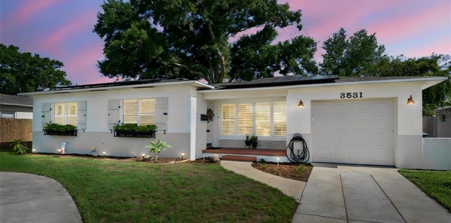 House in Saint Petersburg, Florida 2 bedrooms, 94.67 sq.m. № 2405111