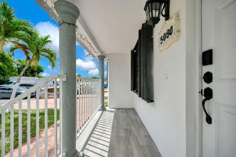 Купить виллу или дом в Хайалиа, Флорида 5 спален, 168.71м2, № 1700363 - фото 3
