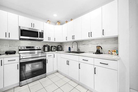 Купить виллу или дом в Хайалиа, Флорида 5 спален, 168.71м2, № 1700363 - фото 14