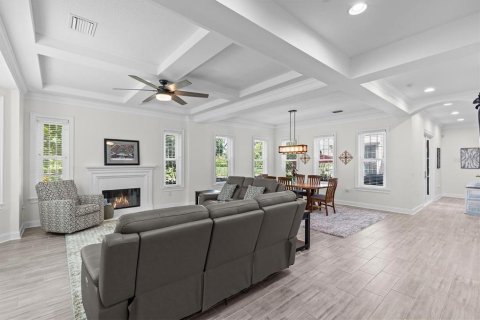 Townhouse in Saint Petersburg, Florida 4 bedrooms, 340.02 sq.m. № 2403442 - photo 4