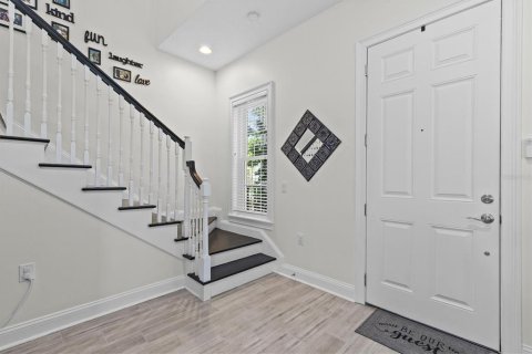 Townhouse in Saint Petersburg, Florida 4 bedrooms, 340.02 sq.m. № 2403442 - photo 3