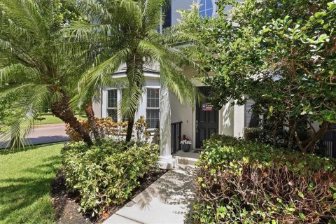Townhouse in Saint Petersburg, Florida 4 bedrooms, 340.02 sq.m. № 2403442