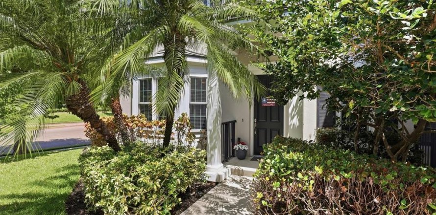 Townhouse in Saint Petersburg, Florida 4 bedrooms, 340.02 sq.m. № 2403442