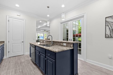 Townhouse in Saint Petersburg, Florida 4 bedrooms, 340.02 sq.m. № 2403442 - photo 16