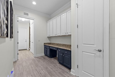 Townhouse in Saint Petersburg, Florida 4 bedrooms, 340.02 sq.m. № 2403442 - photo 19