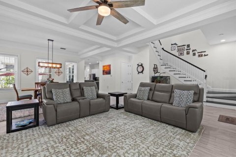 Townhouse in Saint Petersburg, Florida 4 bedrooms, 340.02 sq.m. № 2403442 - photo 7
