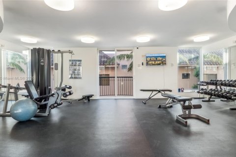 Condominio en venta en Surfside, Florida, 1 dormitorio, 67.82 m2 № 1972963 - foto 17