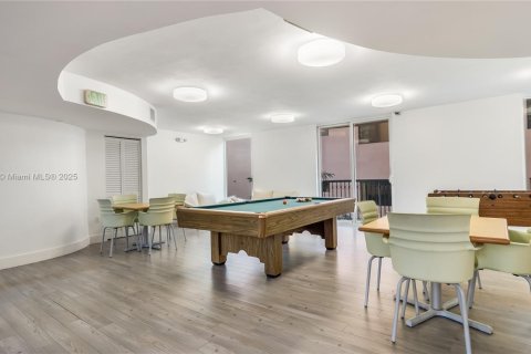 Condominio en venta en Surfside, Florida, 1 dormitorio, 67.82 m2 № 1972963 - foto 18