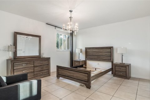 Condominio en venta en Surfside, Florida, 1 dormitorio, 67.82 m2 № 1972963 - foto 12